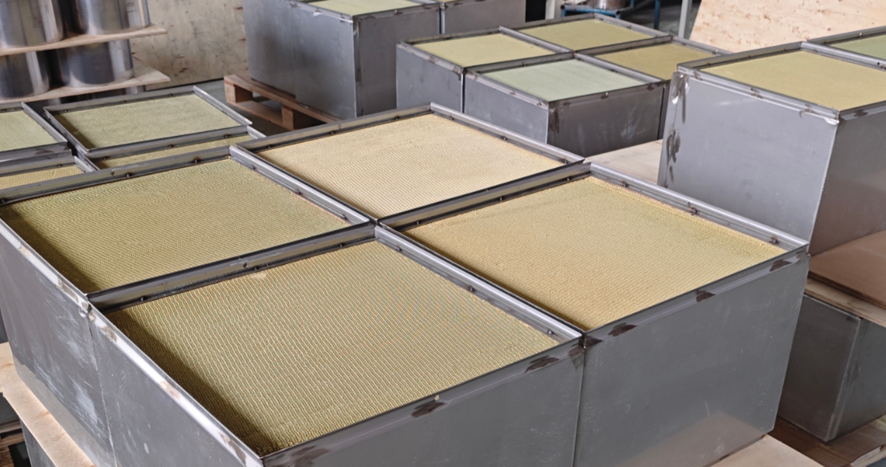 บล็อกบริษัทล่าสุดเกี่ยวกับ การทําความสะอาดอากาศทางการบิน: มาตรฐานความมั่นคงและความปลอดภัยของอุปกรณ์กระตุ้นการละลายโอโซนในสภาพแวดล้อมที่สูงมาก