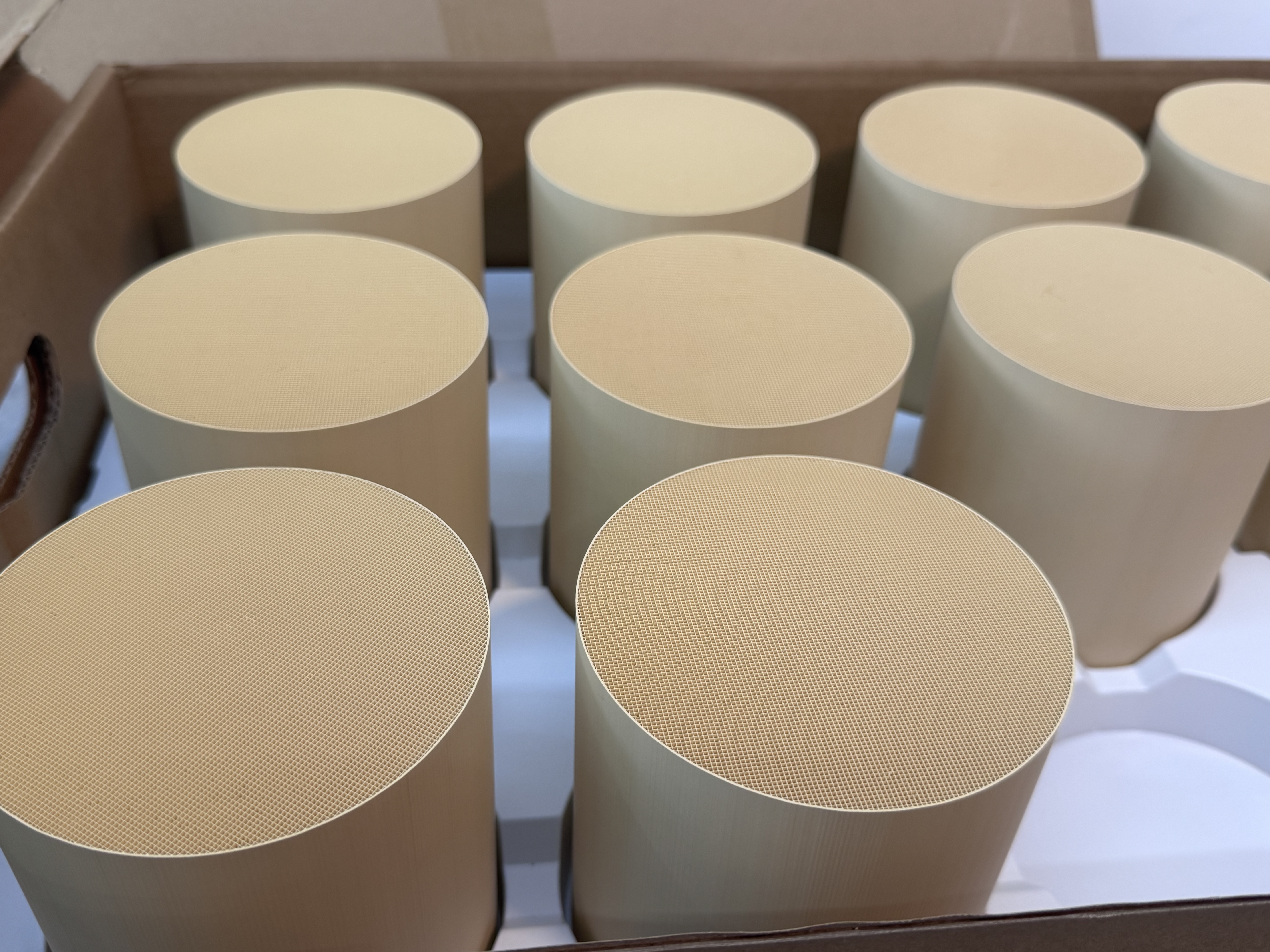 บล็อกบริษัทล่าสุดเกี่ยวกับ การบำบัดไอเสียรถจักรยานยนต์: การวิเคราะห์ความทนทานของตัวเร่งปฏิกิริยา TWC แบบกะทัดรัดที่ออกแบบมาสำหรับปริมาตรกระบอกสูบที่หลากหลาย