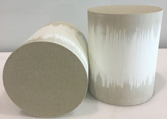 ซื้อ High Catalyst Loading Three Way Catalytic Converter for IX35 Car Model with 300-800°C Temperature Range การผลิตออนไลน์