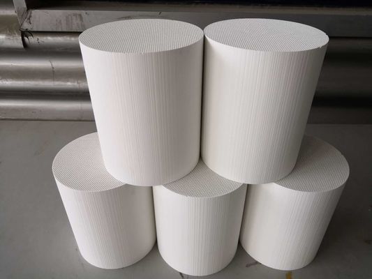 ซื้อ 200cpsi รถยนต์ Catalyst ควบคุมไอเสีย Dpf สำหรับรถยนต์เบนซิน Passenger การผลิตออนไลน์