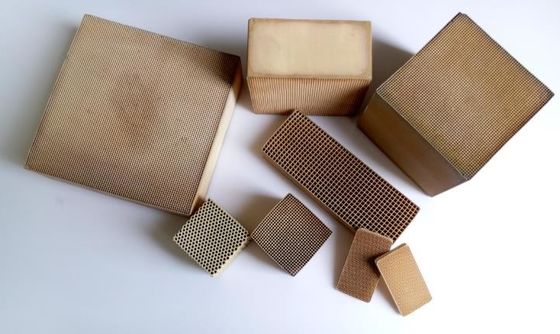 ซื้อ ตัวเร่งปฏิกิริยาการกำจัด CO 200cpsi ตัวเร่งปฏิกิริยาของคาร์บอนมอนอกไซด์ การผลิตออนไลน์