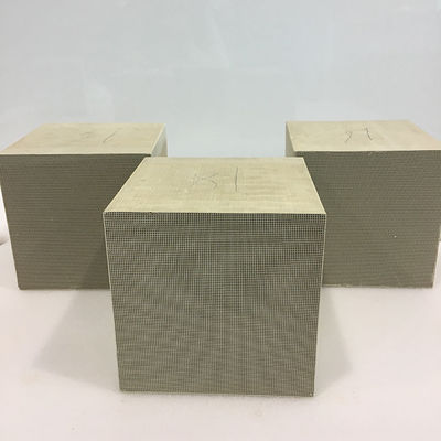 ซื้อ ตัวเร่งปฏิกิริยาแก๊สหางตามเกณฑ์ของเตาไม้ OC Catalyst 46 CPSI การผลิตออนไลน์