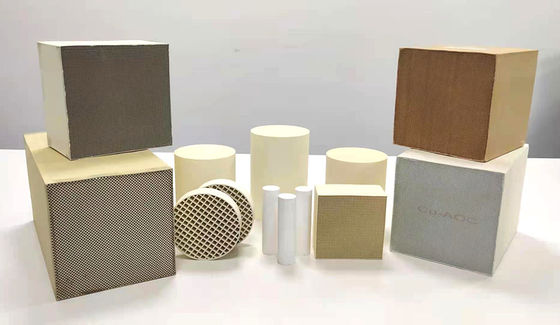 ซื้อ ตัวเร่งปฏิกิริยาการกำจัดสารอินทรีย์ระเหยที่อุณหภูมิต่ำ 400cpsi ปิโตรเคมีแบบอยู่กับที่ การผลิตออนไลน์