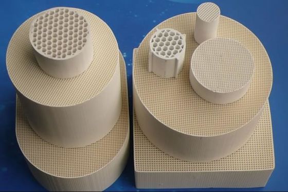 ซื้อ 300 Cpsi ตัวกรองเซรามิกตัวเร่งปฏิกิริยา Catalytic Converter รังผึ้ง 101.6mm การผลิตออนไลน์