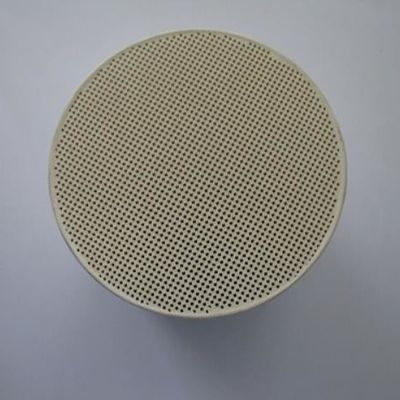 ซื้อ Cordierite เซรามิค Catalyst Carrier โครงสร้างรังผึ้งตัวเร่งปฏิกิริยาท่อไอเสียรถยนต์ การผลิตออนไลน์