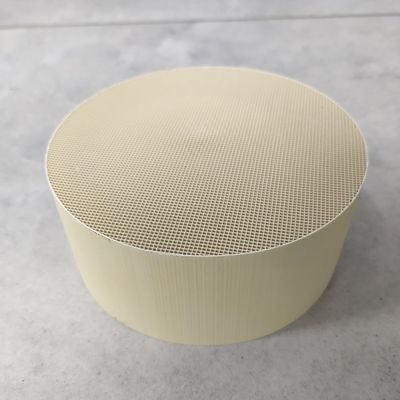 ซื้อ ตัวเร่งปฏิกิริยาเสาหินแพลตตินัมเซรามิกที่มีรูพรุนสำหรับเครื่องยนต์ดีเซล Euro 5 V การผลิตออนไลน์