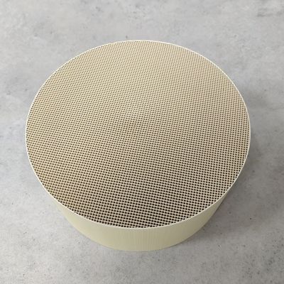 ซื้อ Monolith Ceramic Honeycomb Catalytic Converter โครงสร้างรังผึ้ง Euro 4 5 6 การผลิตออนไลน์