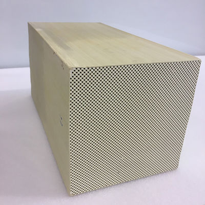 SIC Silicon Carbide Catalyst Dpf Filter อะไหล่รถยนต์ยูโรการขยายตัวทางความร้อนสัมประสิทธิ์ค่าสัมประสิทธิ์ต่ำ